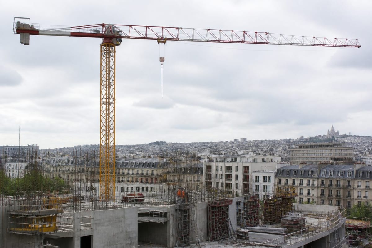 Grue à tour : types, dimensionnement, montage et critères de choix